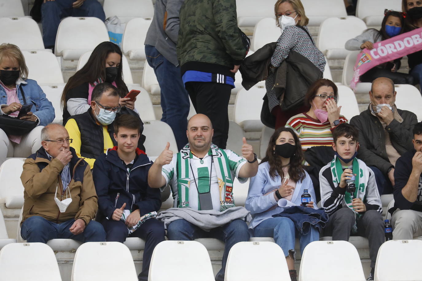 El ambiente en las gradas en el Córdoba CF - San Roque, en imágenes