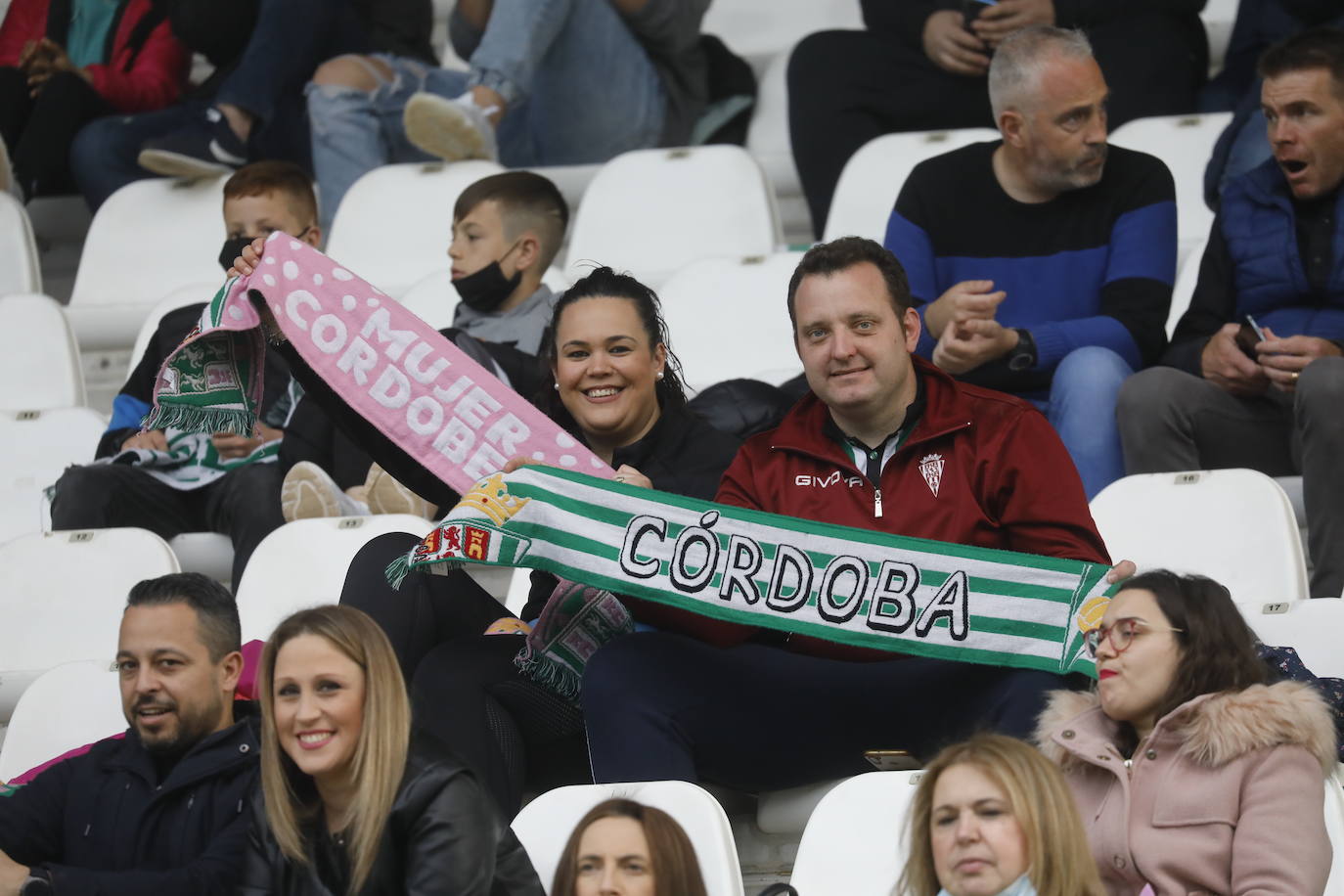 El ambiente en las gradas en el Córdoba CF - San Roque, en imágenes