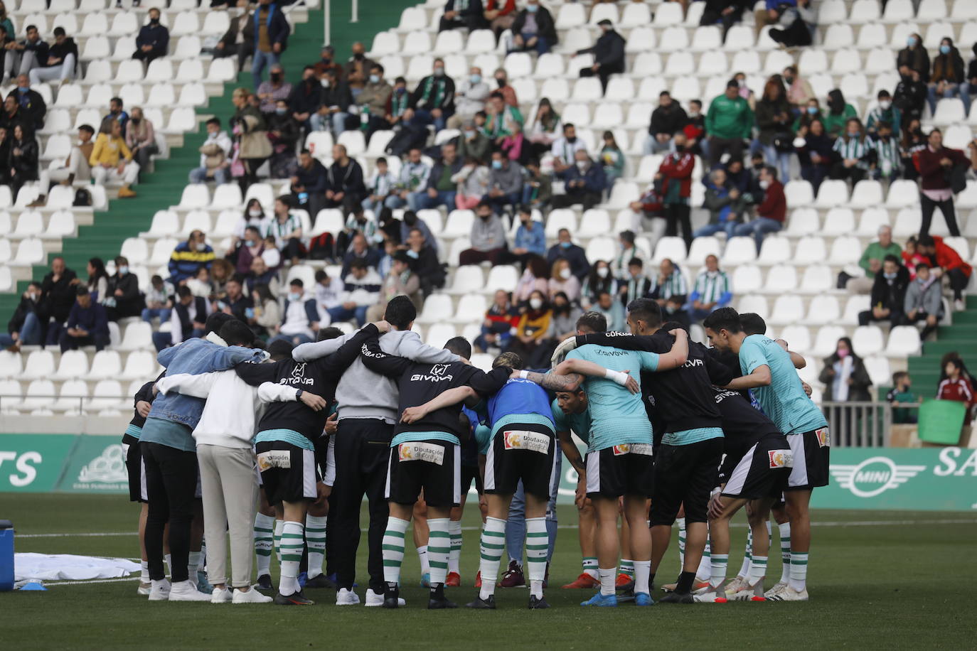 El ambiente en las gradas en el Córdoba CF - San Roque, en imágenes