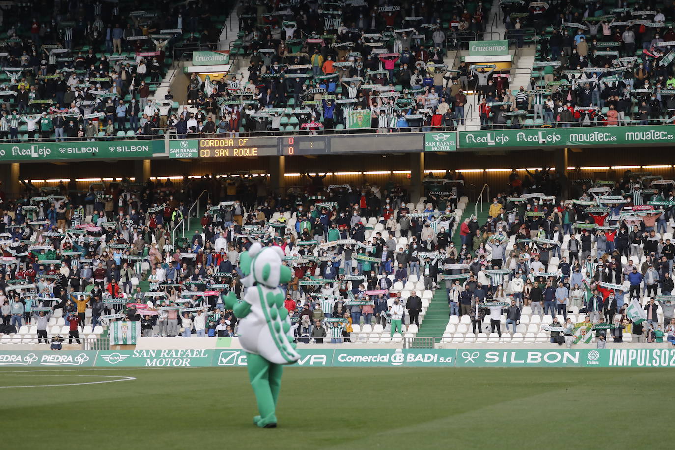 El ambiente en las gradas en el Córdoba CF - San Roque, en imágenes