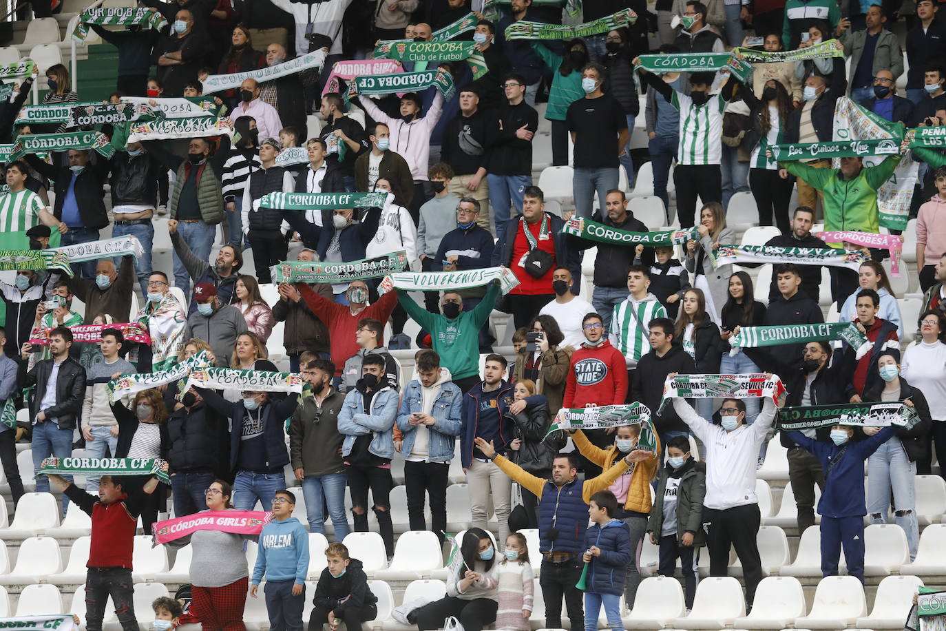 El ambiente en las gradas en el Córdoba CF - San Roque, en imágenes