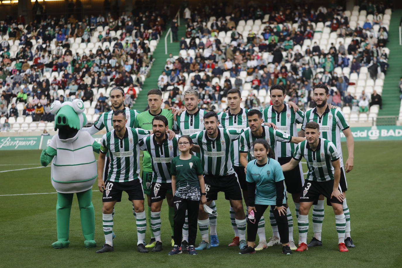 El ambiente en las gradas en el Córdoba CF - San Roque, en imágenes