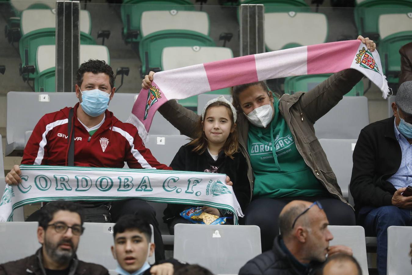 El Córdoba CF sufre con diez ante el San Roque (2-1) para mantener el pleno de victorias en El Arcángel