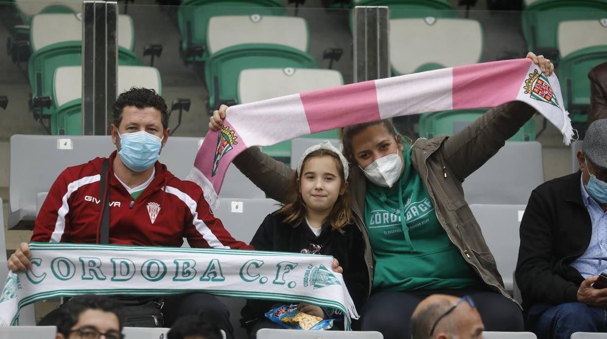 El ambiente en las gradas en el Córdoba CF - San Roque, en imágenes