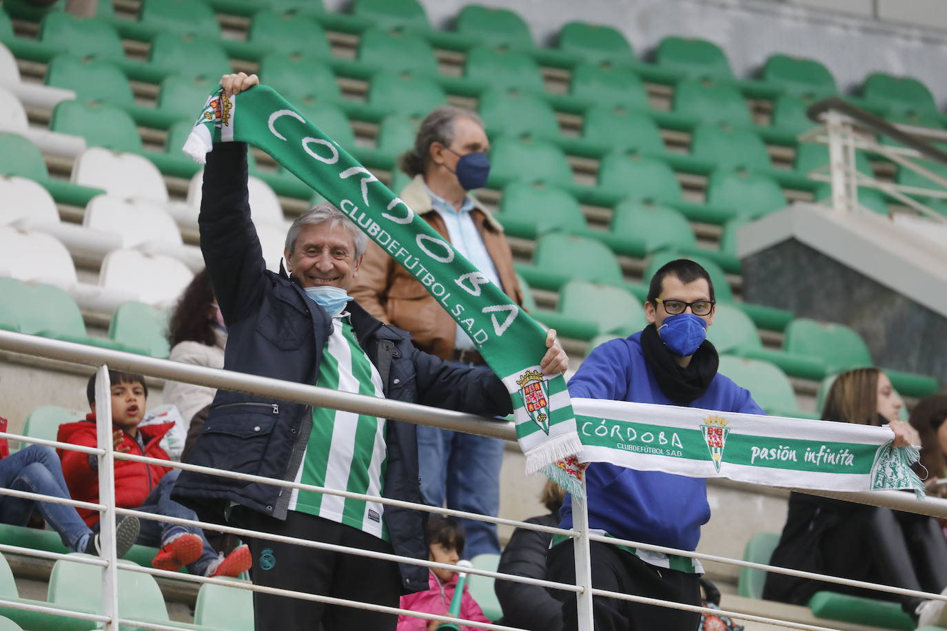 El ambiente en las gradas en el Córdoba CF - San Roque, en imágenes