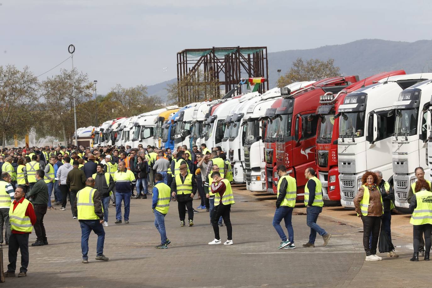 El inicio de la protesta de los camioneros en Córdoba, en imágenes