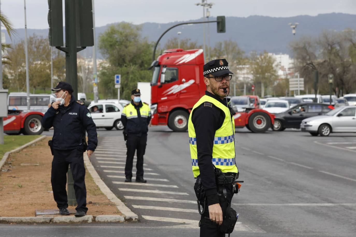 El inicio de la protesta de los camioneros en Córdoba, en imágenes