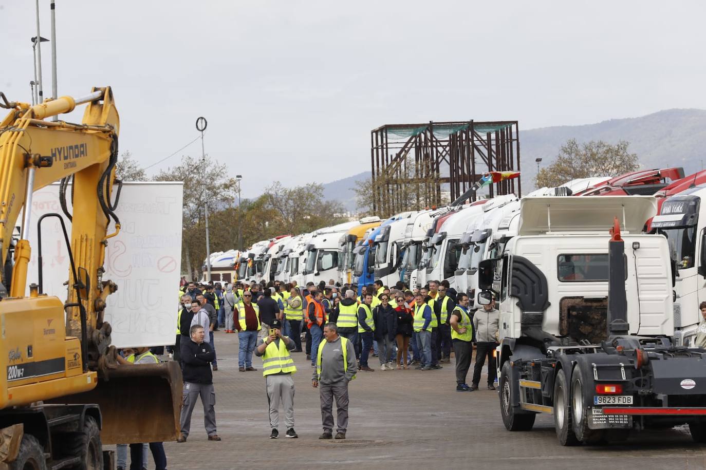 El inicio de la protesta de los camioneros en Córdoba, en imágenes