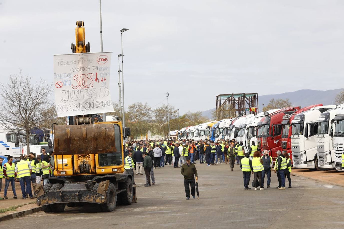 El inicio de la protesta de los camioneros en Córdoba, en imágenes