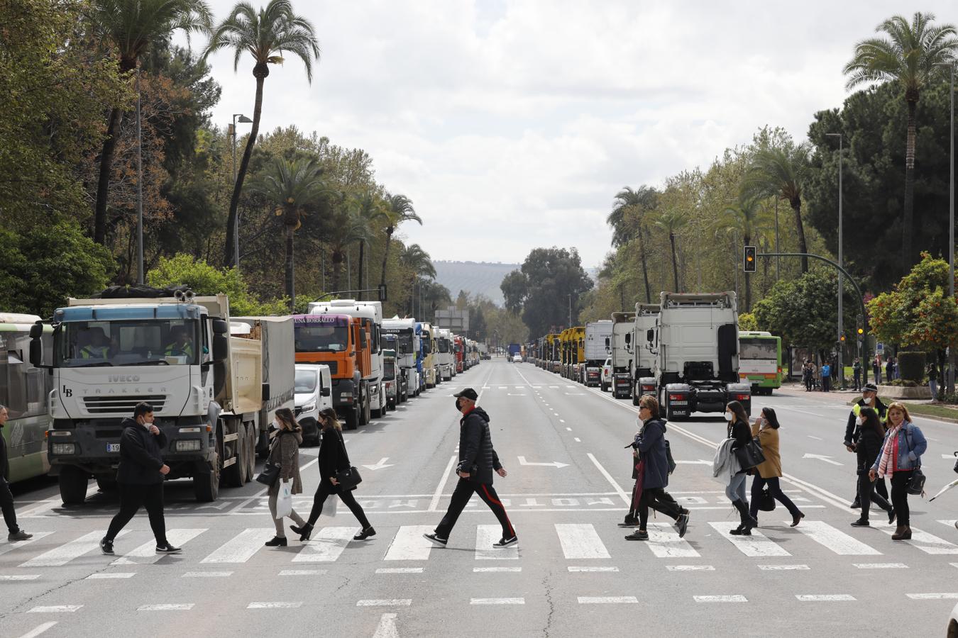 La protesta de los camioneros por el Centro de Córdoba, en imágenes