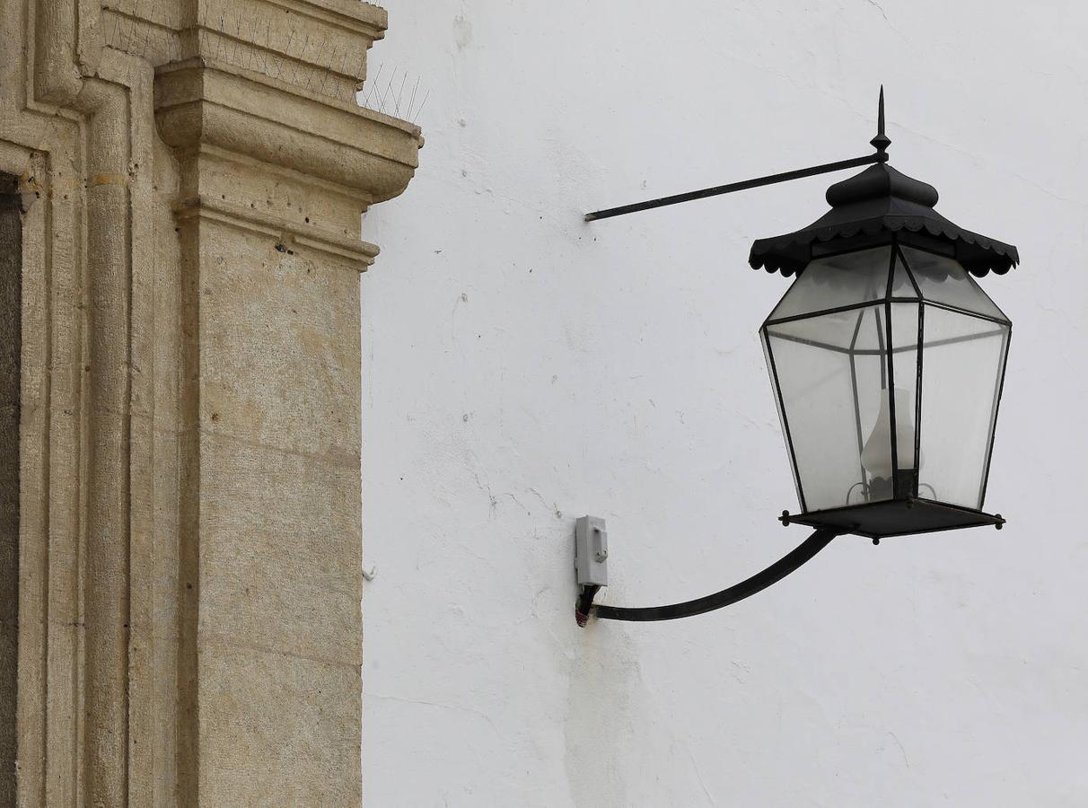 En imágenes, el aspecto de la plaza de Capuchinos de Córdoba sin cables