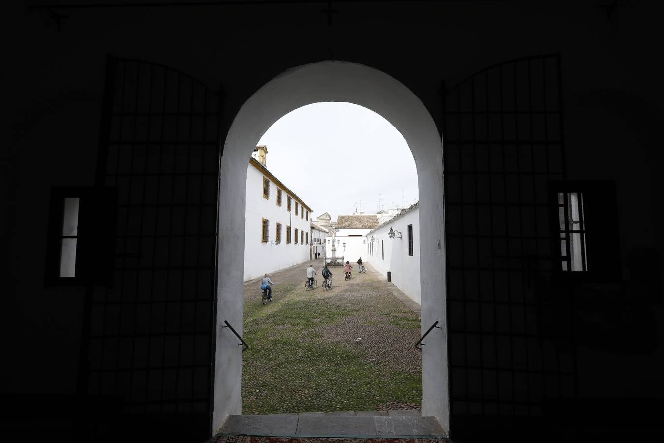 En imágenes, el aspecto de la plaza de Capuchinos de Córdoba sin cables