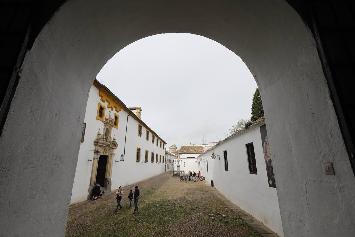 En imágenes, el aspecto de la plaza de Capuchinos de Córdoba sin cables