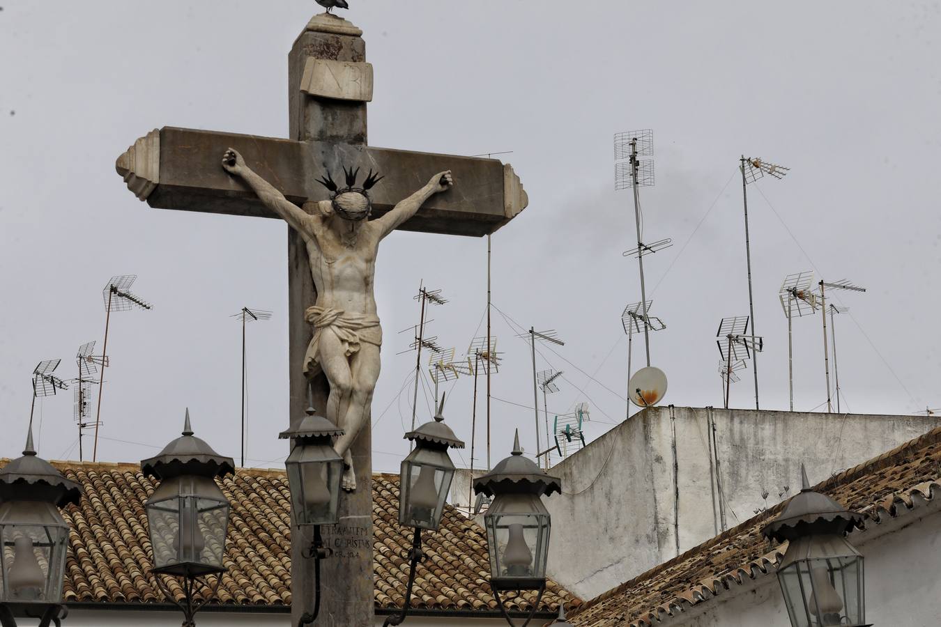 En imágenes, el aspecto de la plaza de Capuchinos de Córdoba sin cables