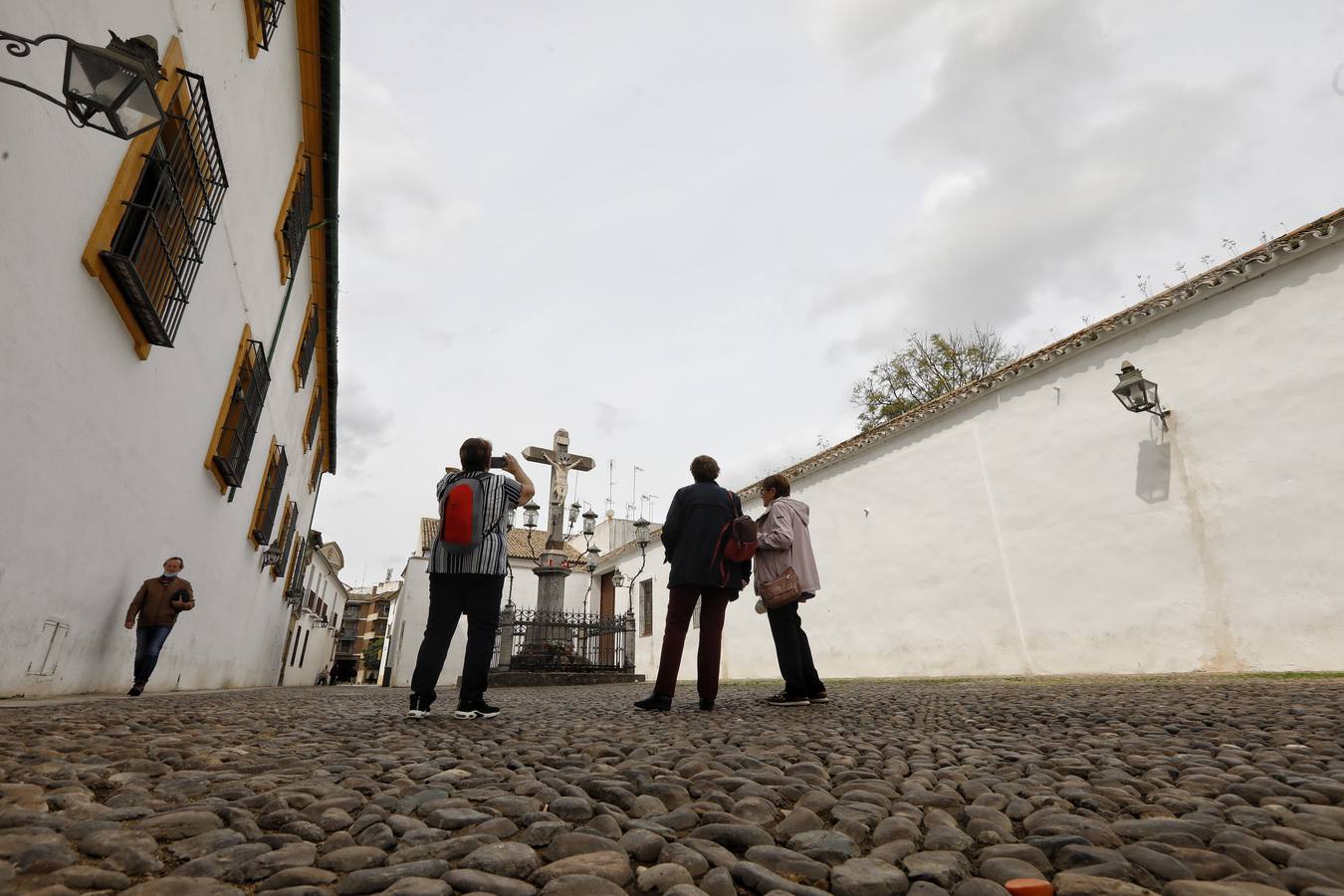 En imágenes, el aspecto de la plaza de Capuchinos de Córdoba sin cables