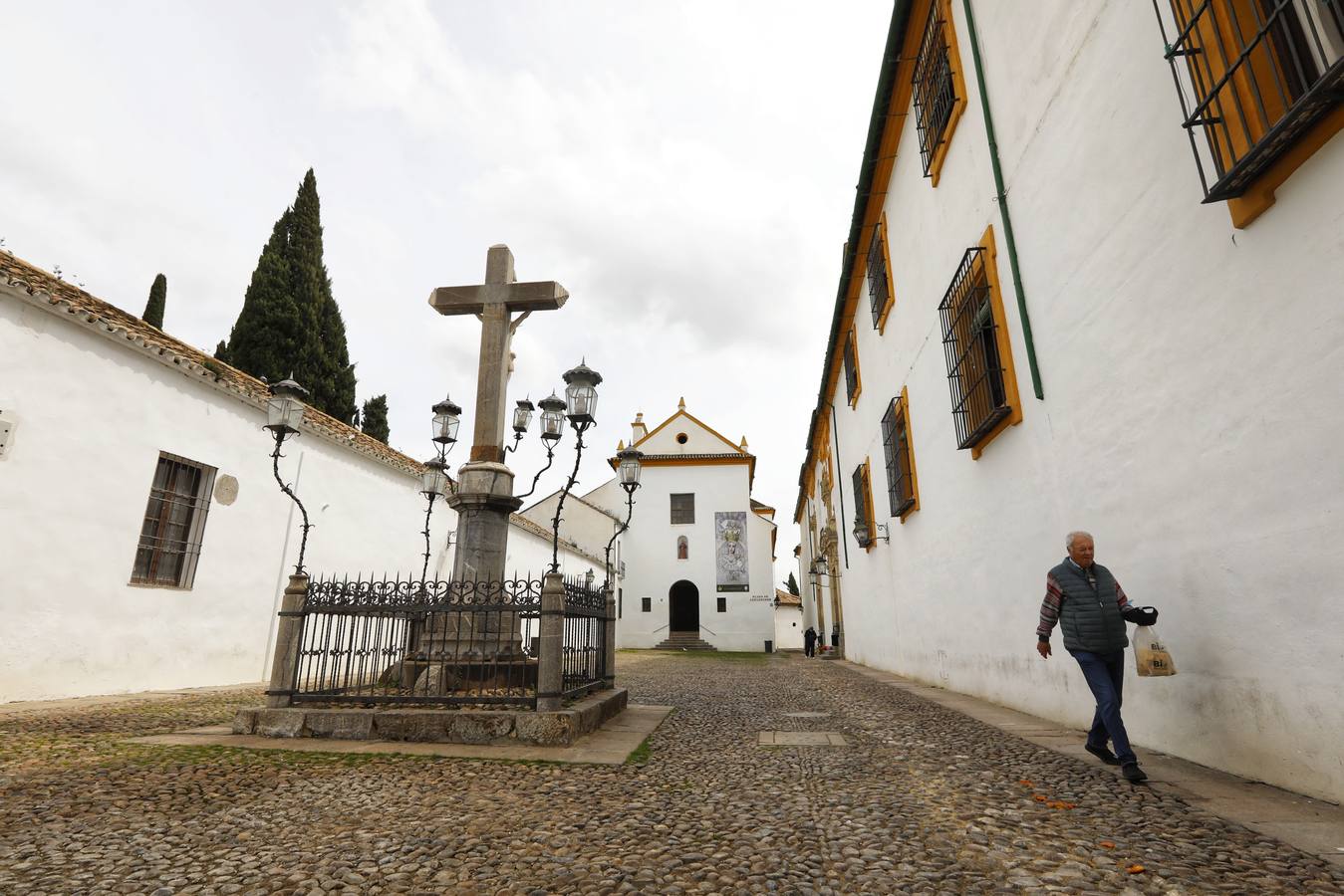 En imágenes, el aspecto de la plaza de Capuchinos de Córdoba sin cables