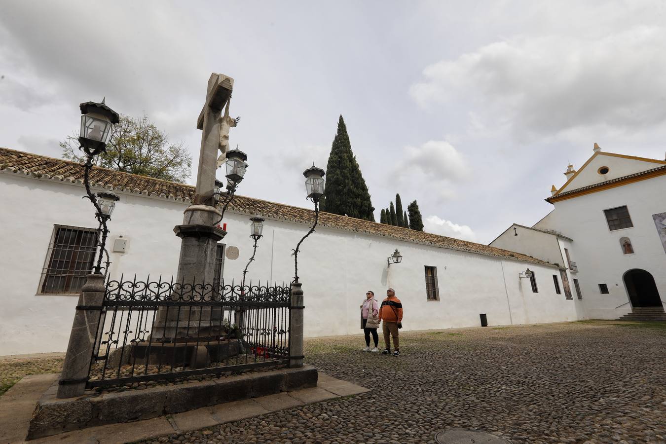 En imágenes, el aspecto de la plaza de Capuchinos de Córdoba sin cables