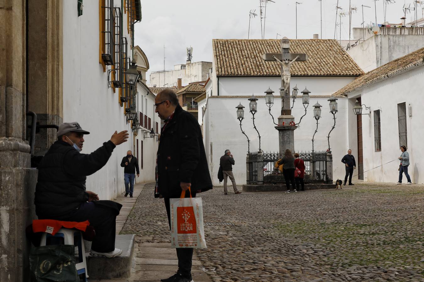 En imágenes, el aspecto de la plaza de Capuchinos de Córdoba sin cables