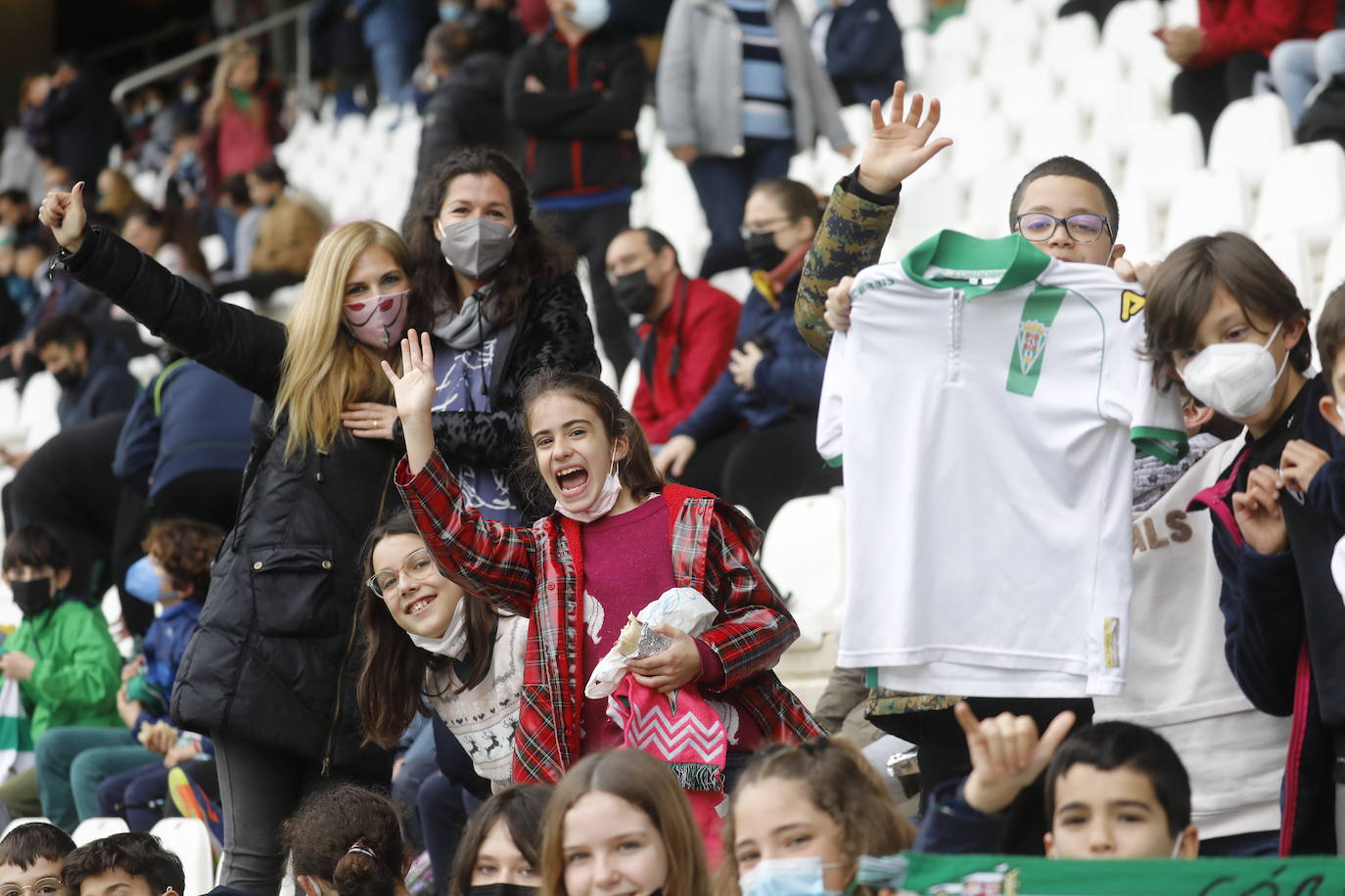 El excelente ambiente con miles de escolares en el Córdoba CF - Tamaraceite, en imágenes