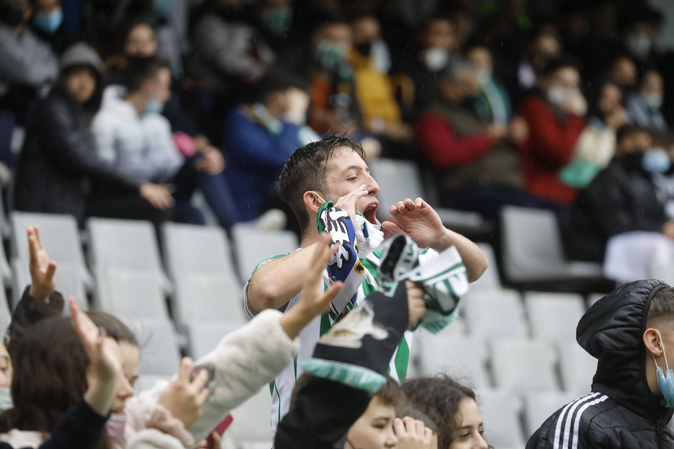 El excelente ambiente con miles de escolares en el Córdoba CF - Tamaraceite, en imágenes