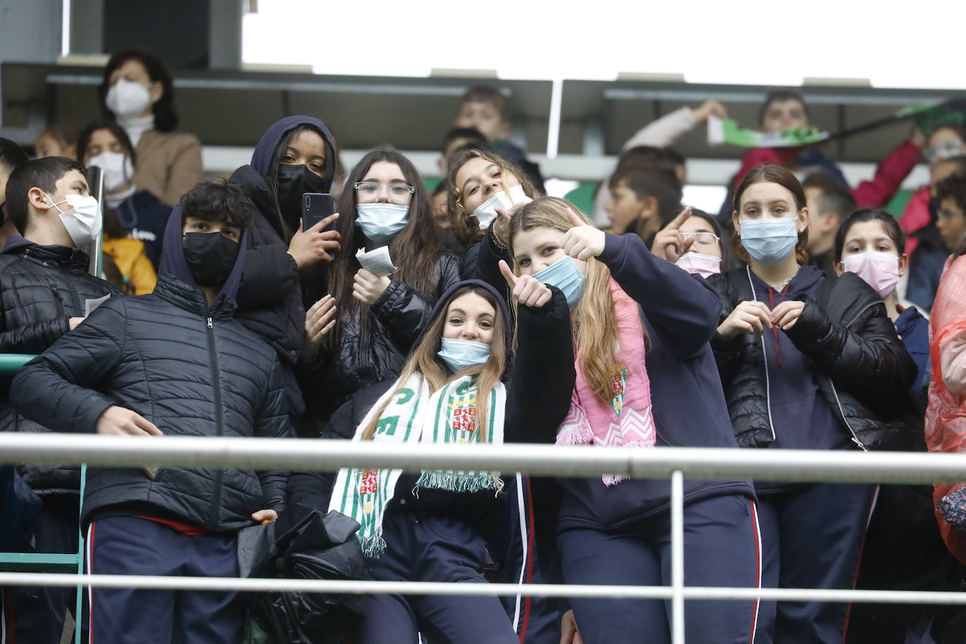 El excelente ambiente con miles de escolares en el Córdoba CF - Tamaraceite, en imágenes