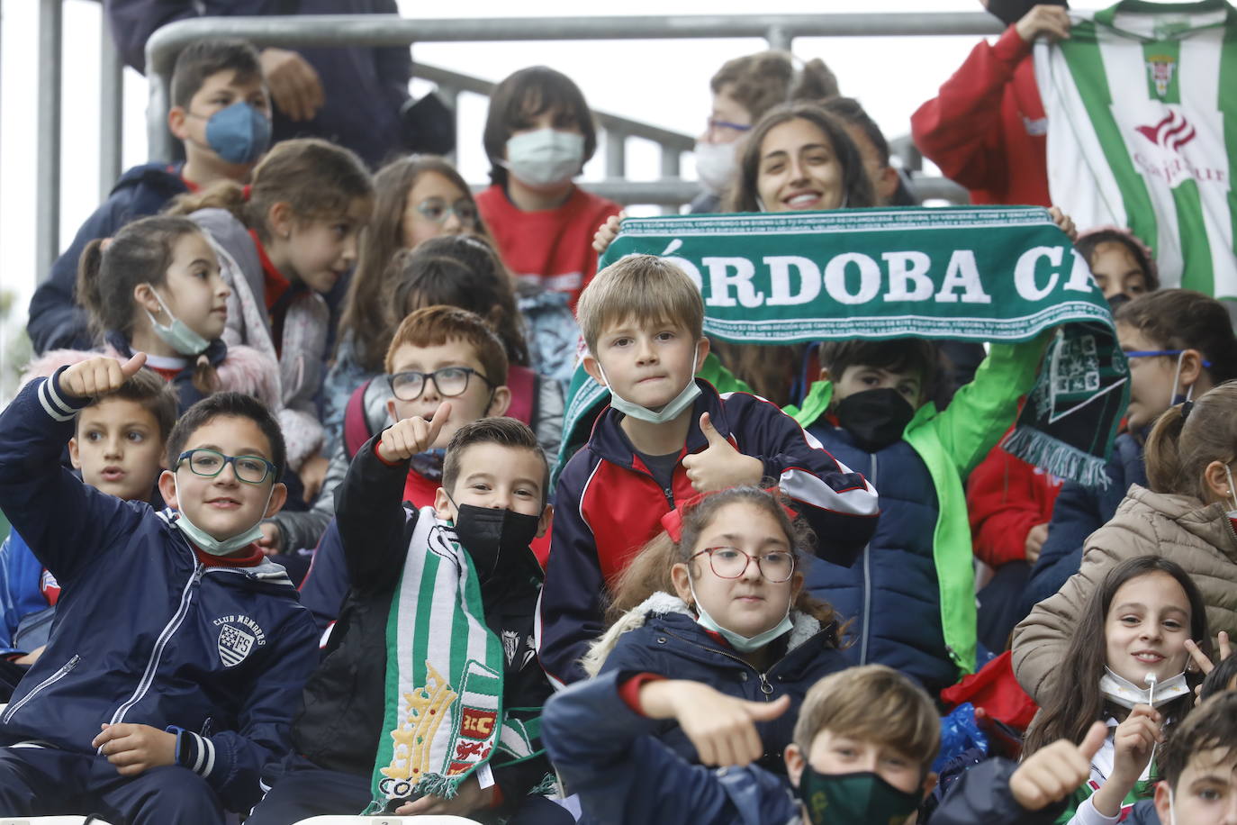 El excelente ambiente con miles de escolares en el Córdoba CF - Tamaraceite, en imágenes