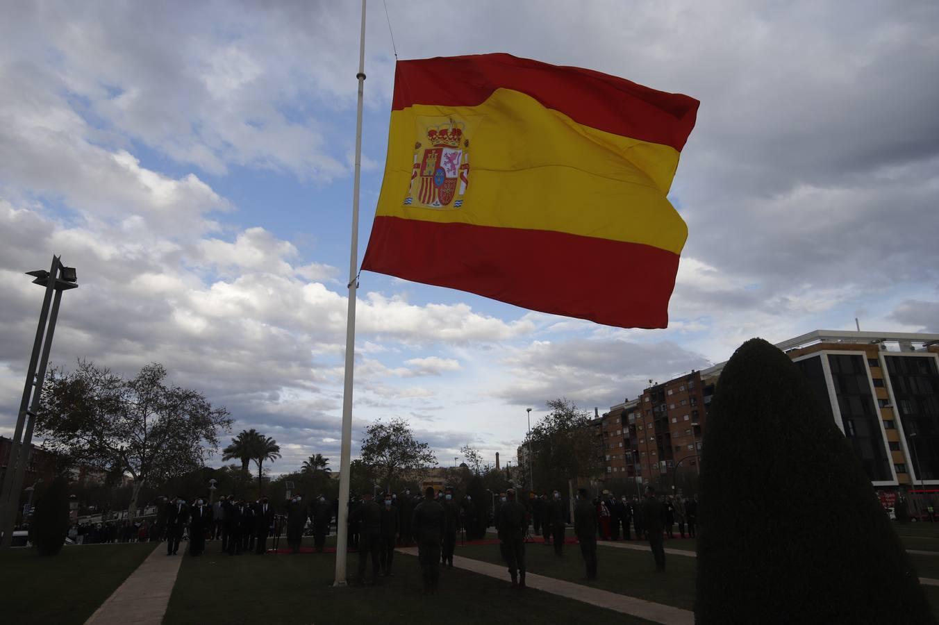 El izado de la bandera de España en Córdoba, en imágenes