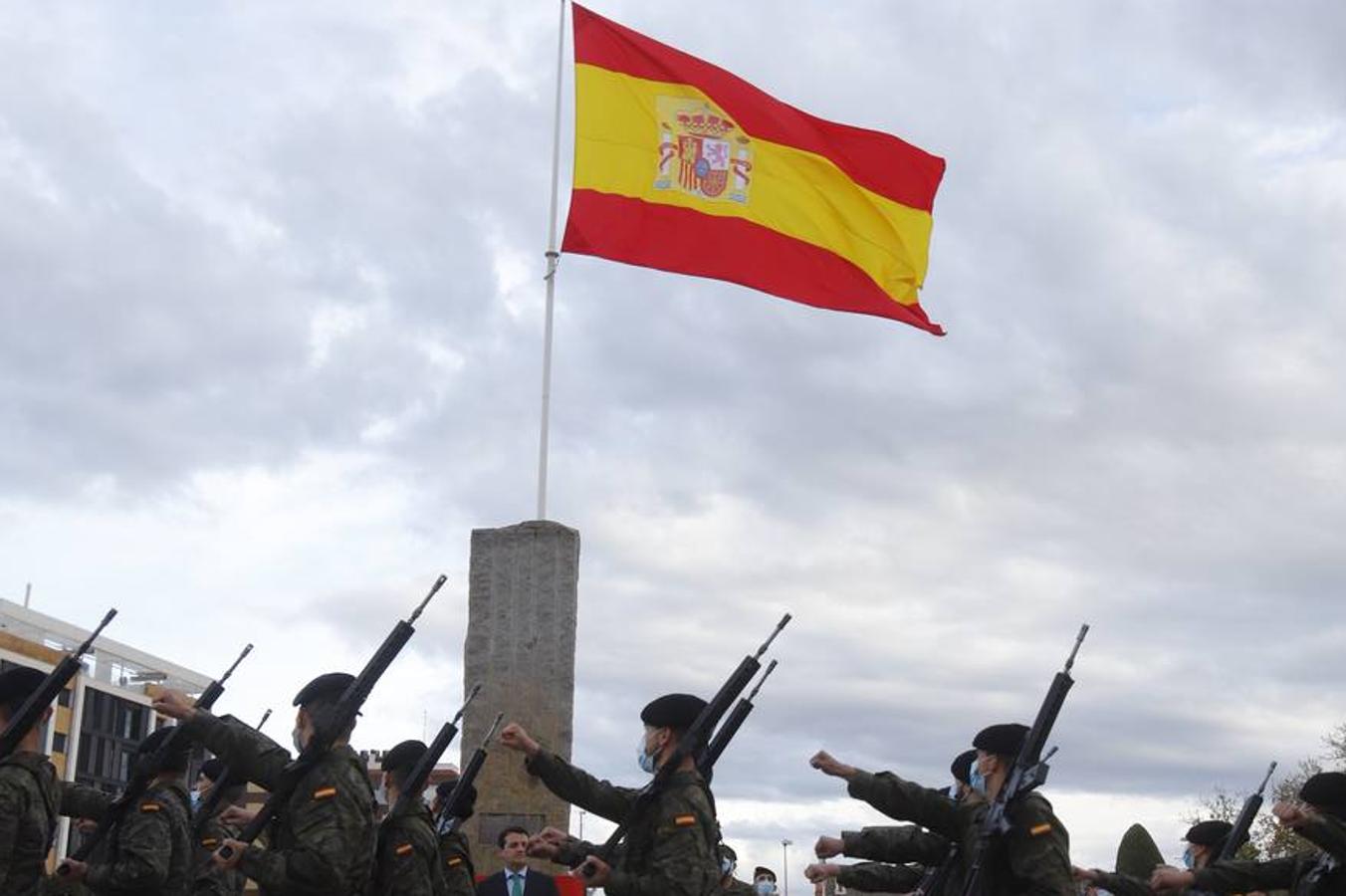 El izado de la bandera de España en Córdoba, en imágenes