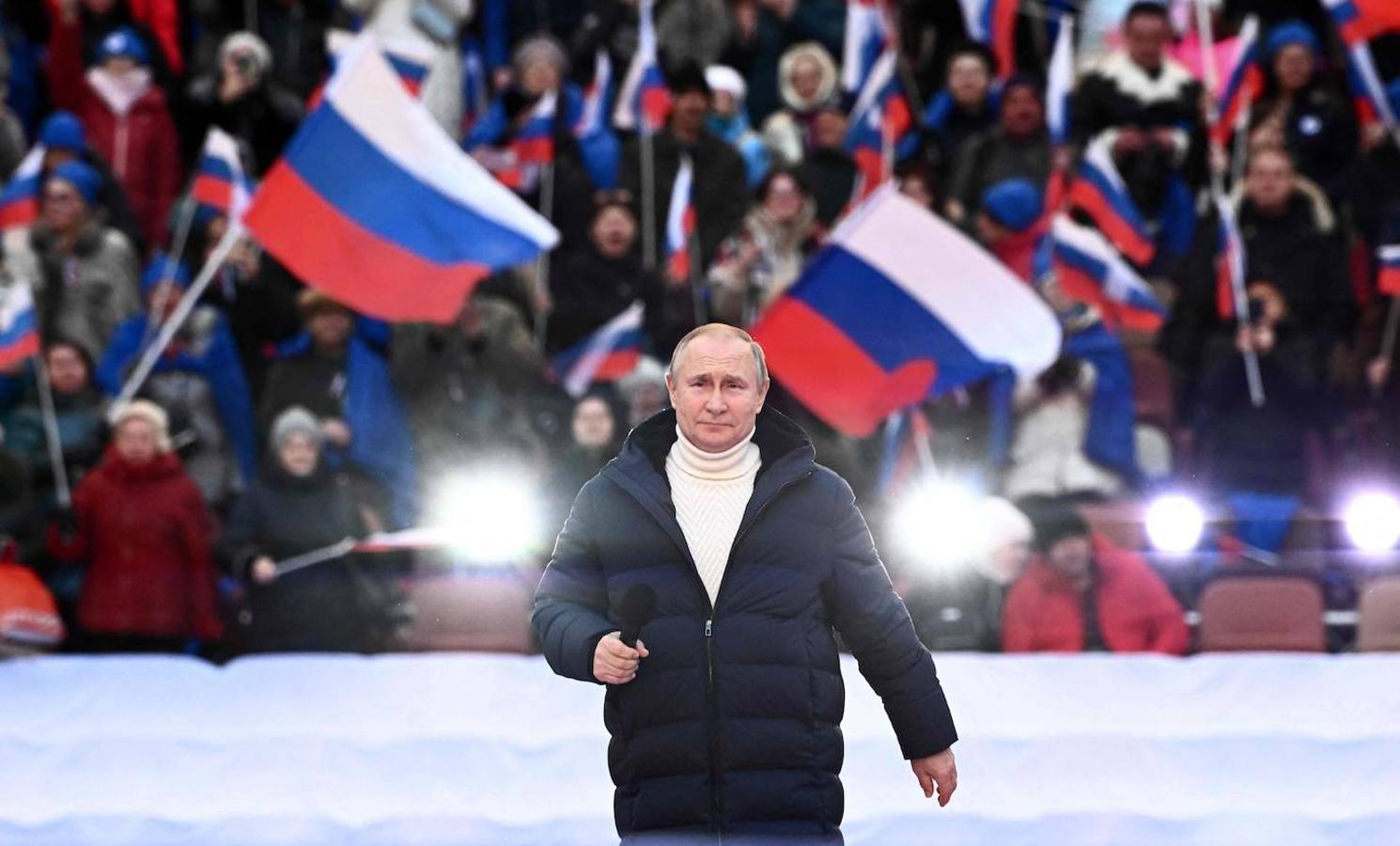 Baño de masas de Putin. En plena invasión de Ucrania, el presidente ruso congregó a miles de personas en un estadio de Moscú para enardecer a sus ciudadanos y justificar la guerra