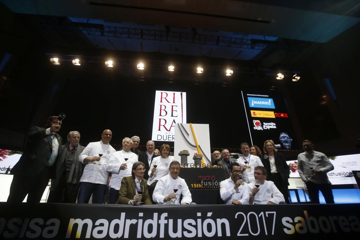 2017. Códigos compartidos. La alta cocina afronta el reto de dar protagonismo al entorno y a otras disciplinas. Niko Romito, Andrew Wong y la barra creativa de Atera brillan en esta edición.