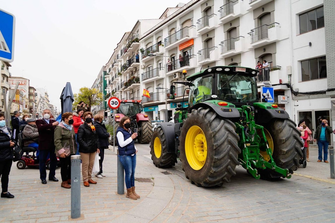 Las rotundas tractoradas de protesta del campo en Córdoba, en imágenes