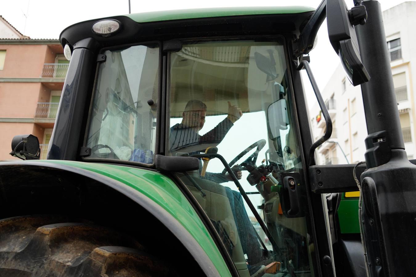 Las rotundas tractoradas de protesta del campo en Córdoba, en imágenes