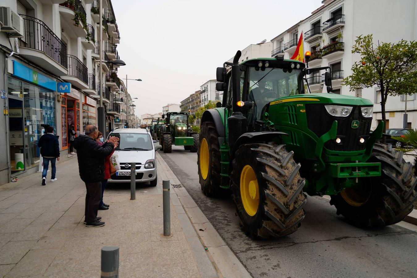 Las rotundas tractoradas de protesta del campo en Córdoba, en imágenes