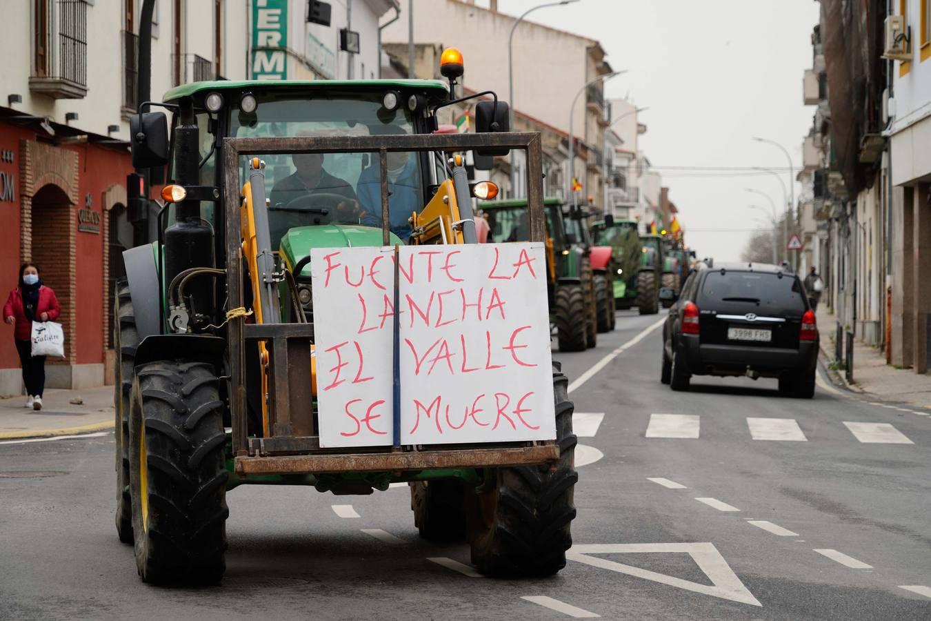 Las rotundas tractoradas de protesta del campo en Córdoba, en imágenes