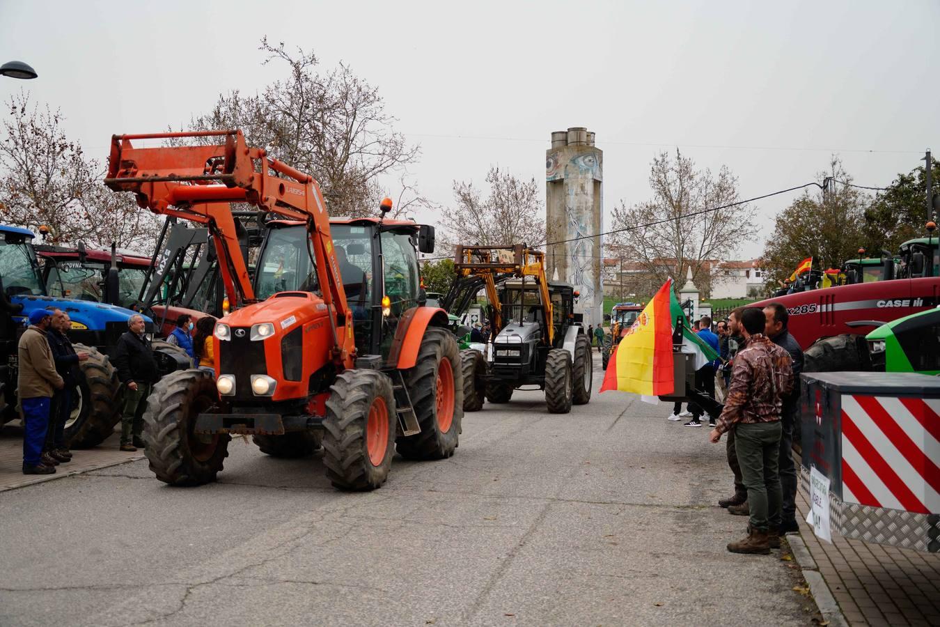 Las rotundas tractoradas de protesta del campo en Córdoba, en imágenes