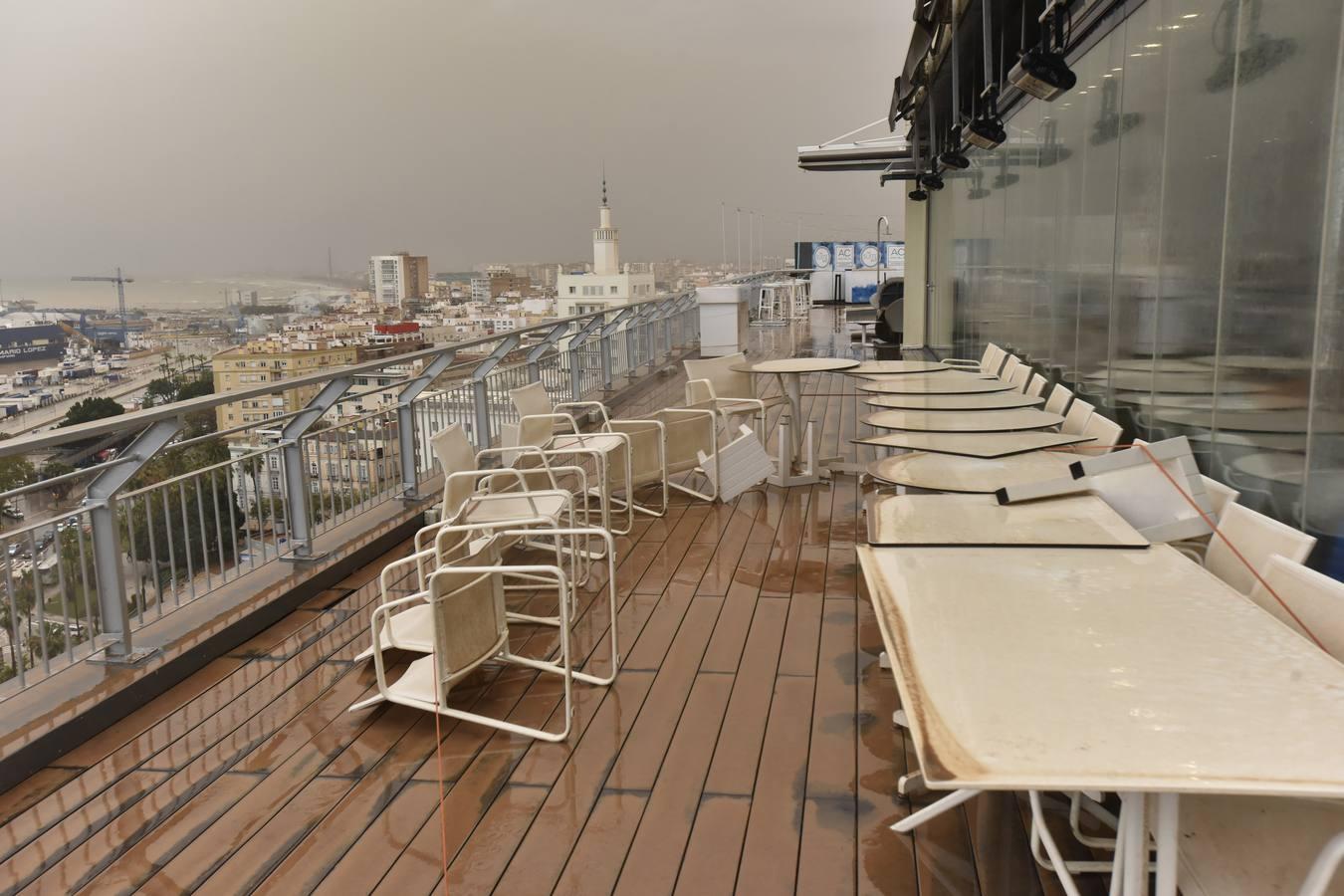 En imágenes, así ha quedado Málaga tras horas de lluvia de barro por la calima