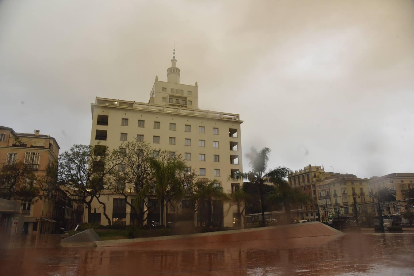 En imágenes, así ha quedado Málaga tras horas de lluvia de barro por la calima