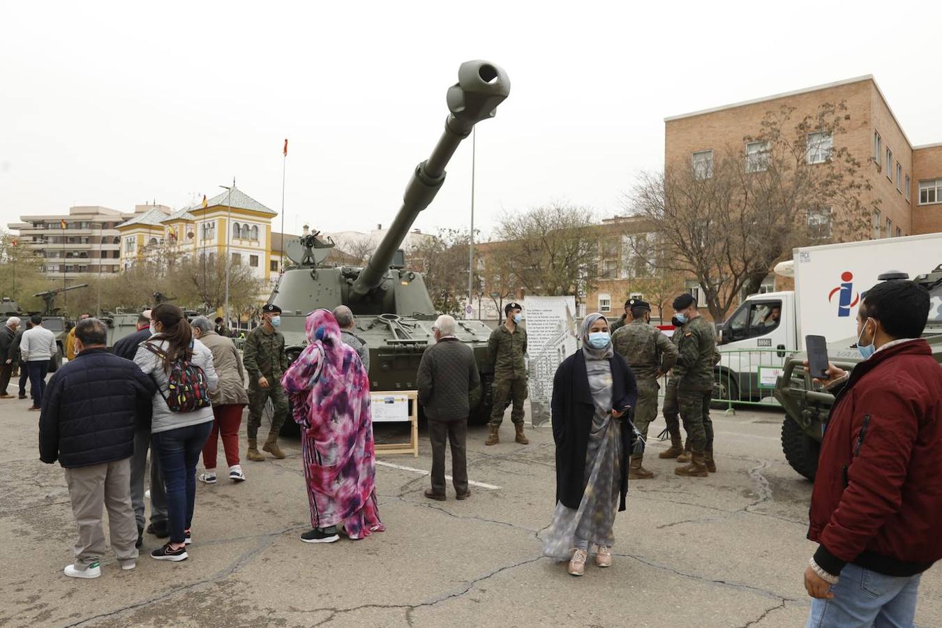 La espectacular exposición militar en Córdoba de las Unidades Acorazadas de la Bri X, en imágenes