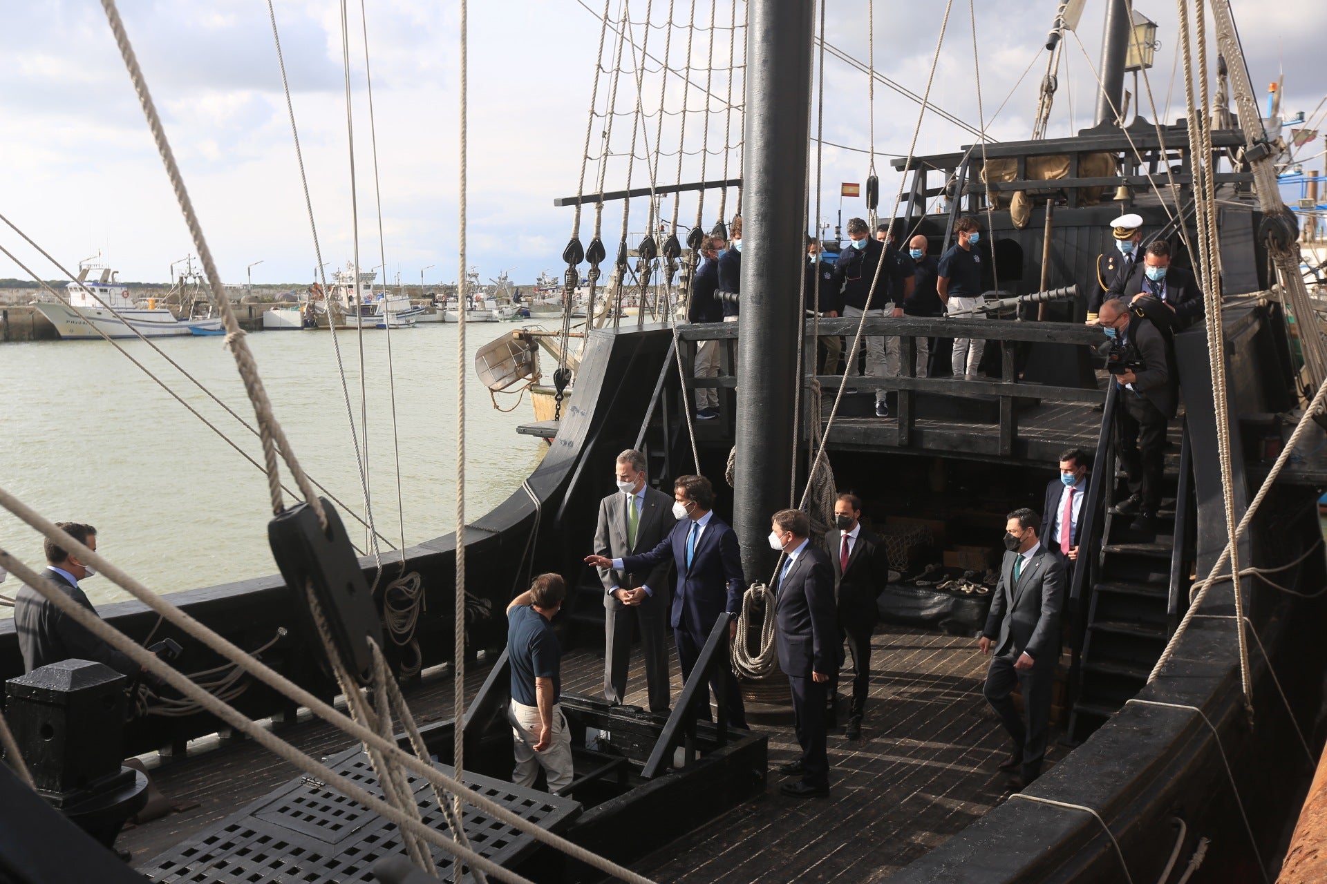 Fotos: Felipe VI en la Cofradía de Pescadores de Sanlúcar y la Nao Victoria