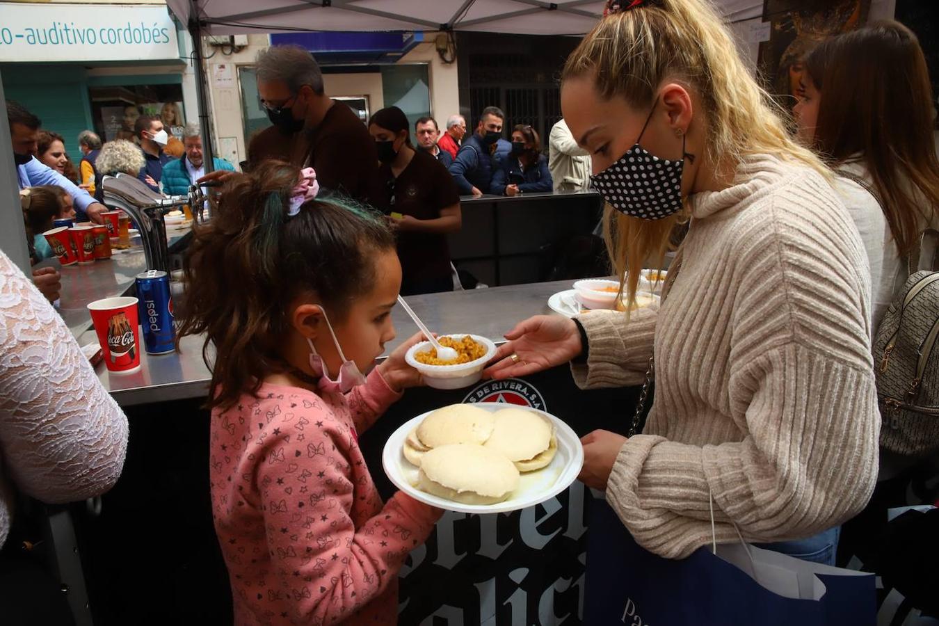 El gran ambiente de la &#039;Viñuela Shopping Hill&#039; de Córdoba, en imágenes