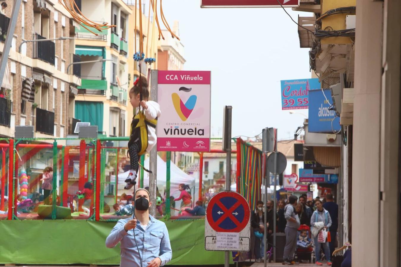 El gran ambiente de la &#039;Viñuela Shopping Hill&#039; de Córdoba, en imágenes