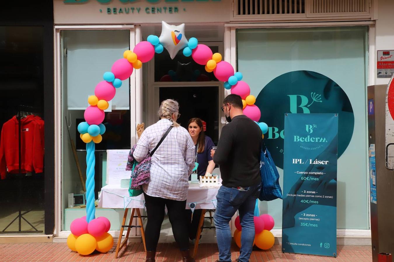 El gran ambiente de la &#039;Viñuela Shopping Hill&#039; de Córdoba, en imágenes