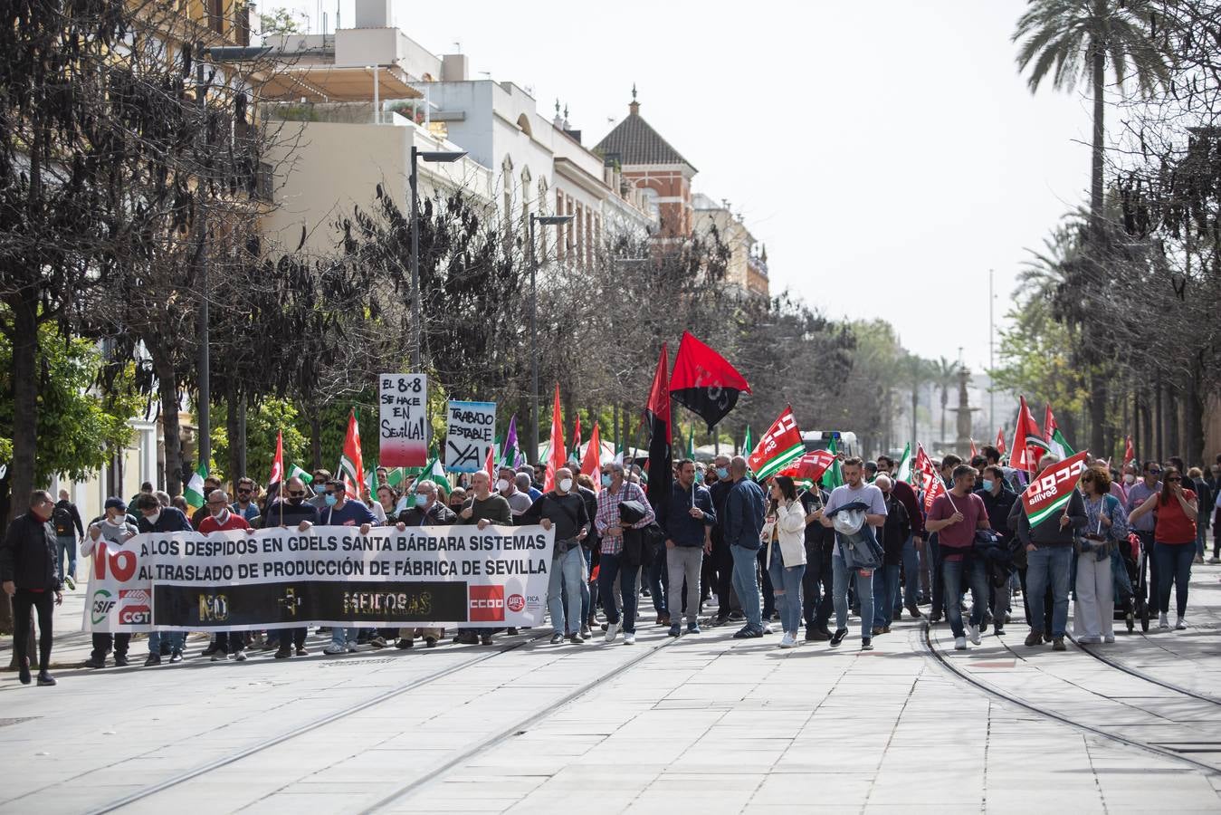 Manifestación de trabajadores de Santa Bárbara Sistemas por las calles de Sevilla. VANESSA GÓMEZ