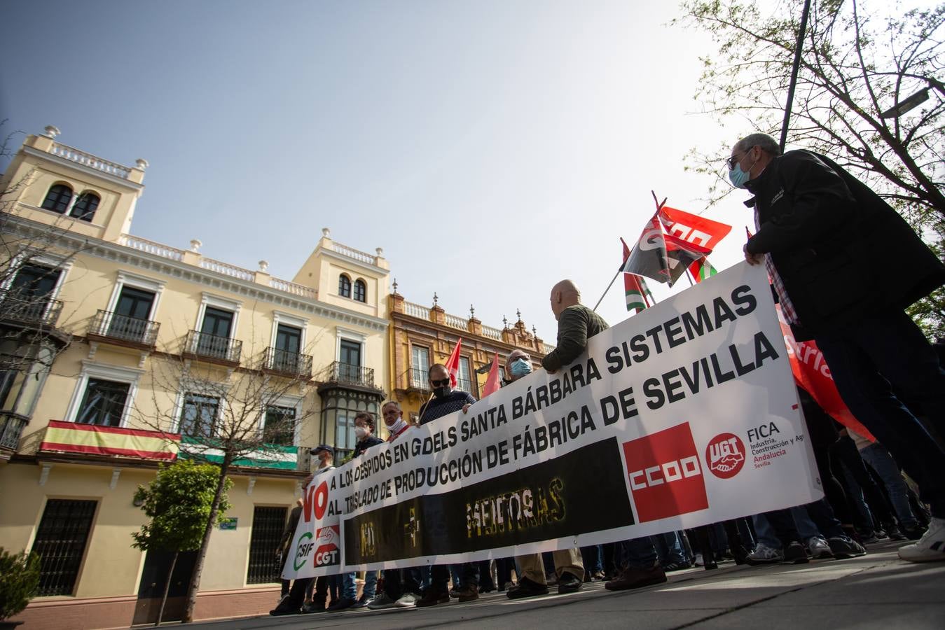 Manifestación de trabajadores de Santa Bárbara Sistemas por las calles de Sevilla. VANESSA GÓMEZ