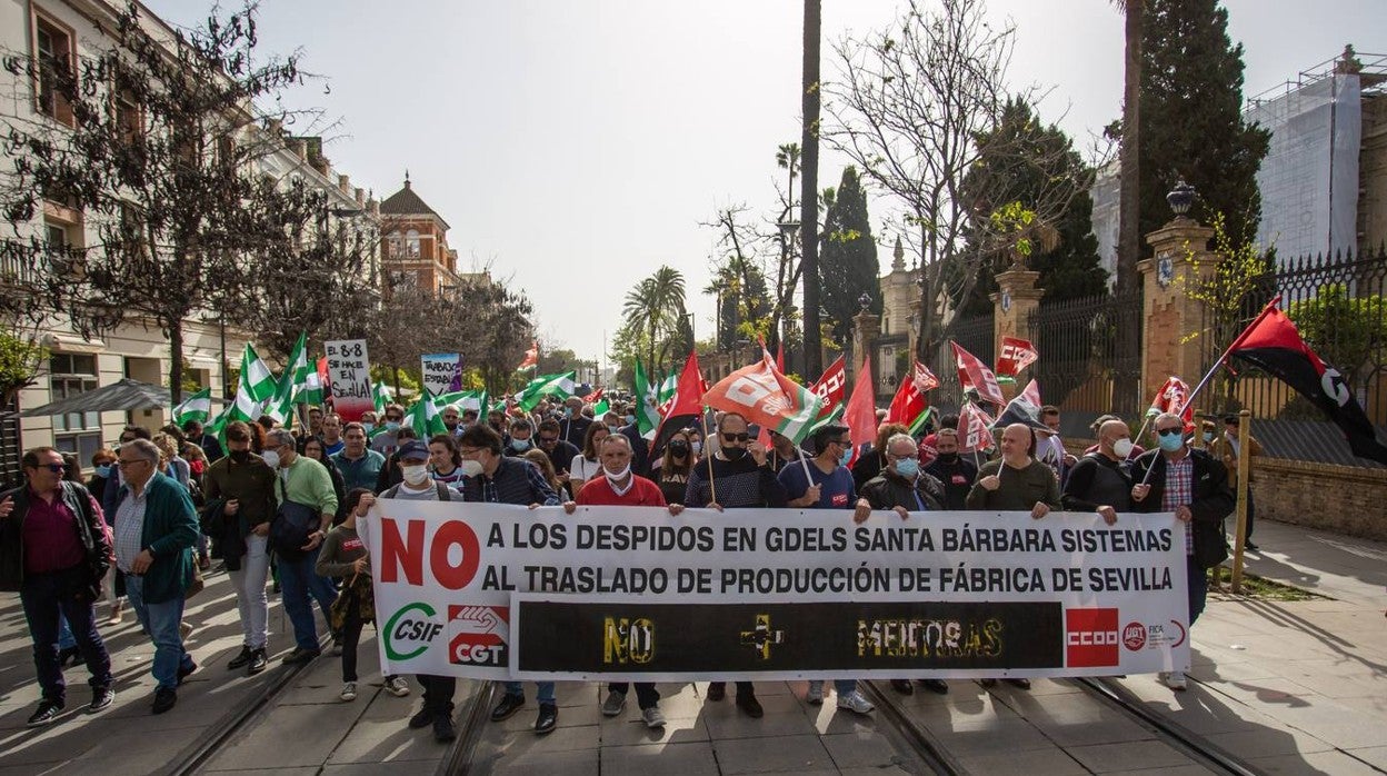 Las imágenes de la manifestación de los trabajadores de Santa Bárbara en Sevilla