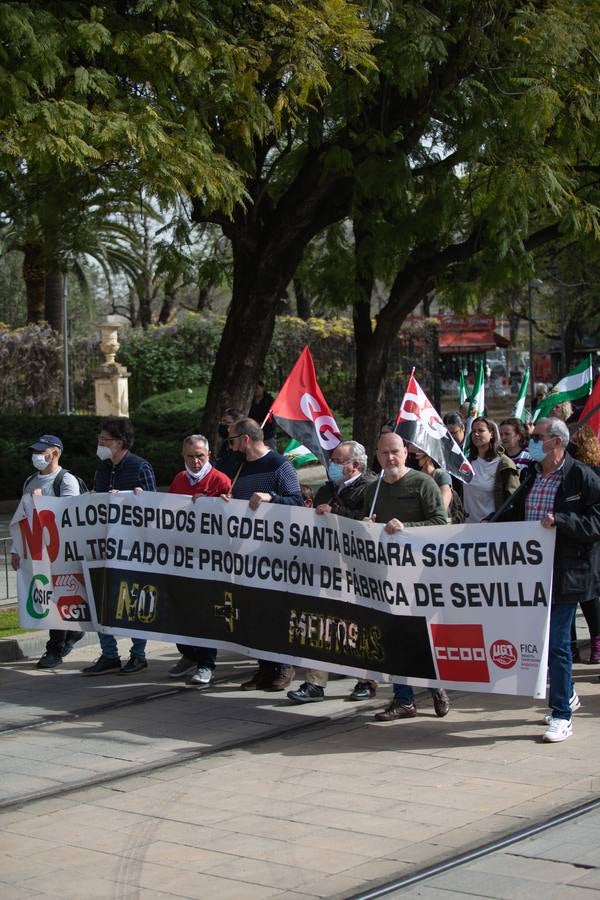 Manifestación de trabajadores de Santa Bárbara Sistemas por las calles de Sevilla. VANESSA GÓMEZ