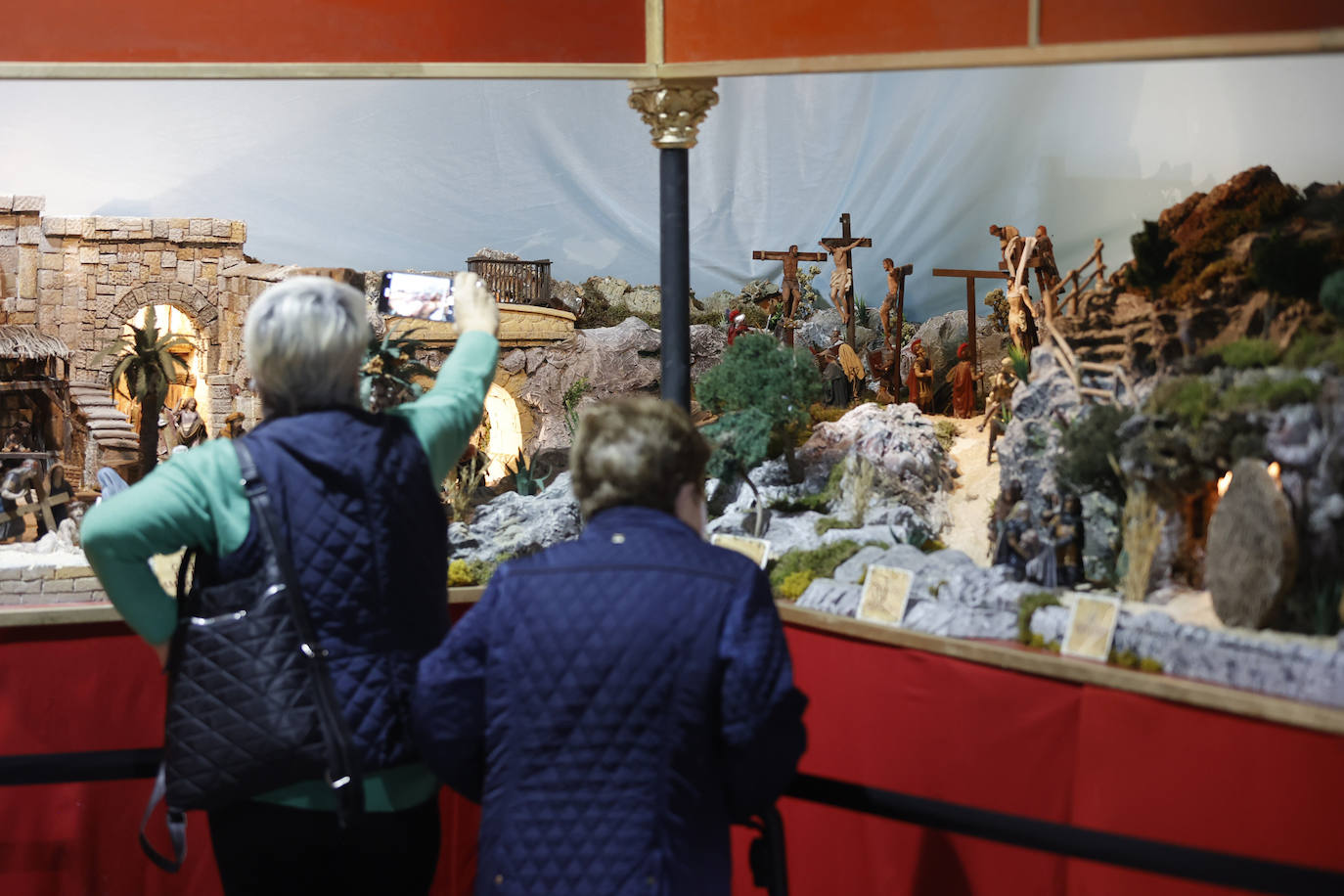 La llamativa Pasión de Cristo en quince dioramas en Zoco Córdoba