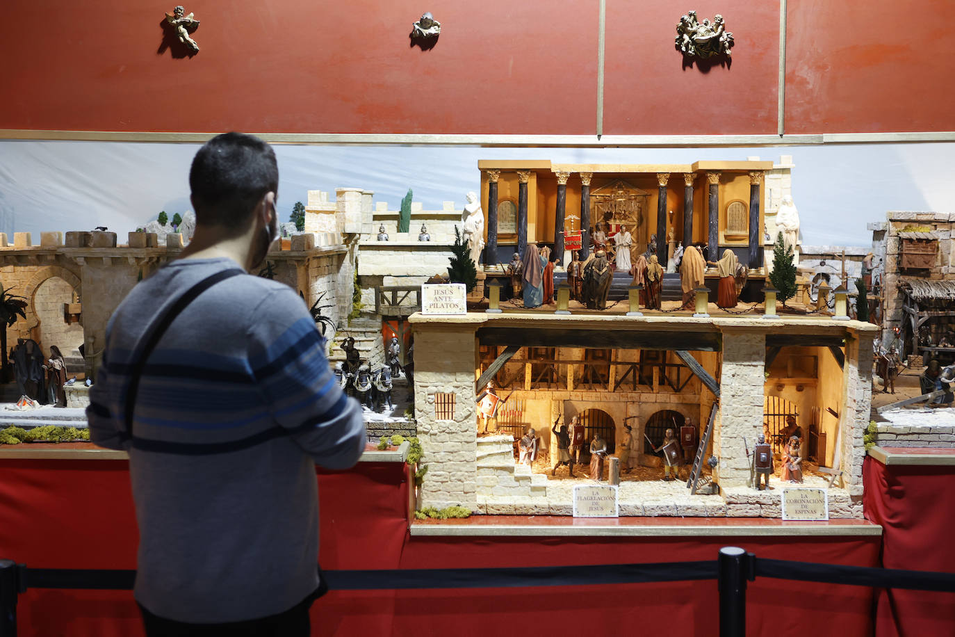 La llamativa Pasión de Cristo en quince dioramas en Zoco Córdoba