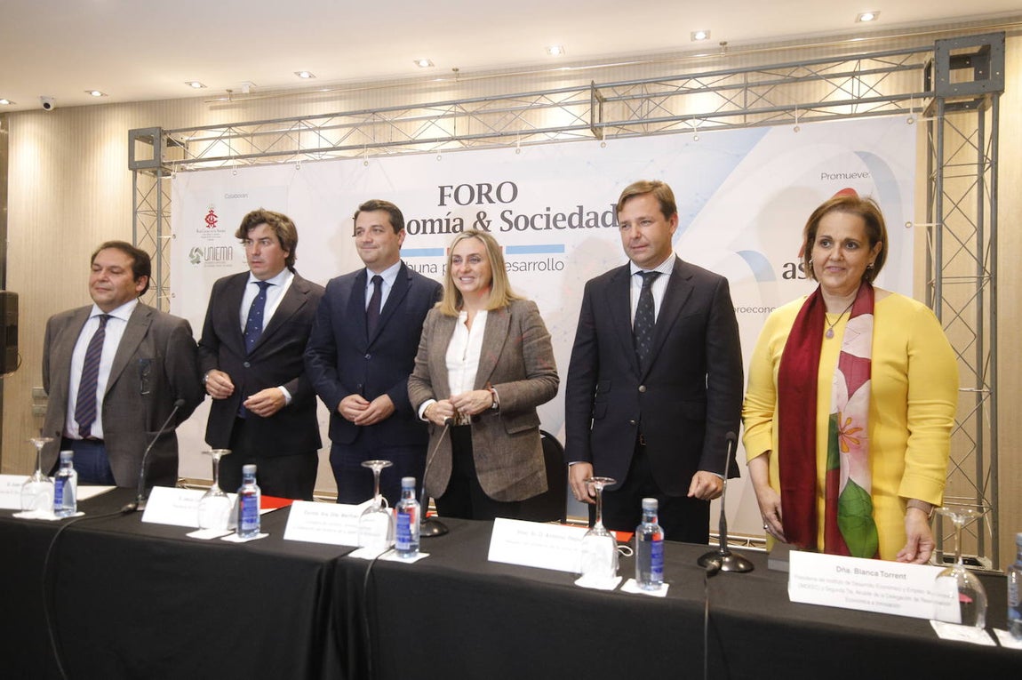 La conferencia de la consejera de Fomento en el foro de Asfaco, en imágenes