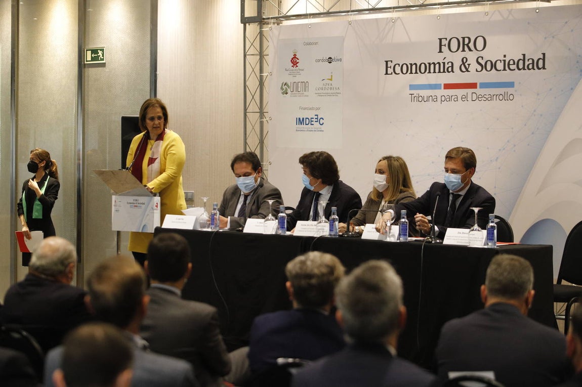 La conferencia de la consejera de Fomento en el foro de Asfaco, en imágenes